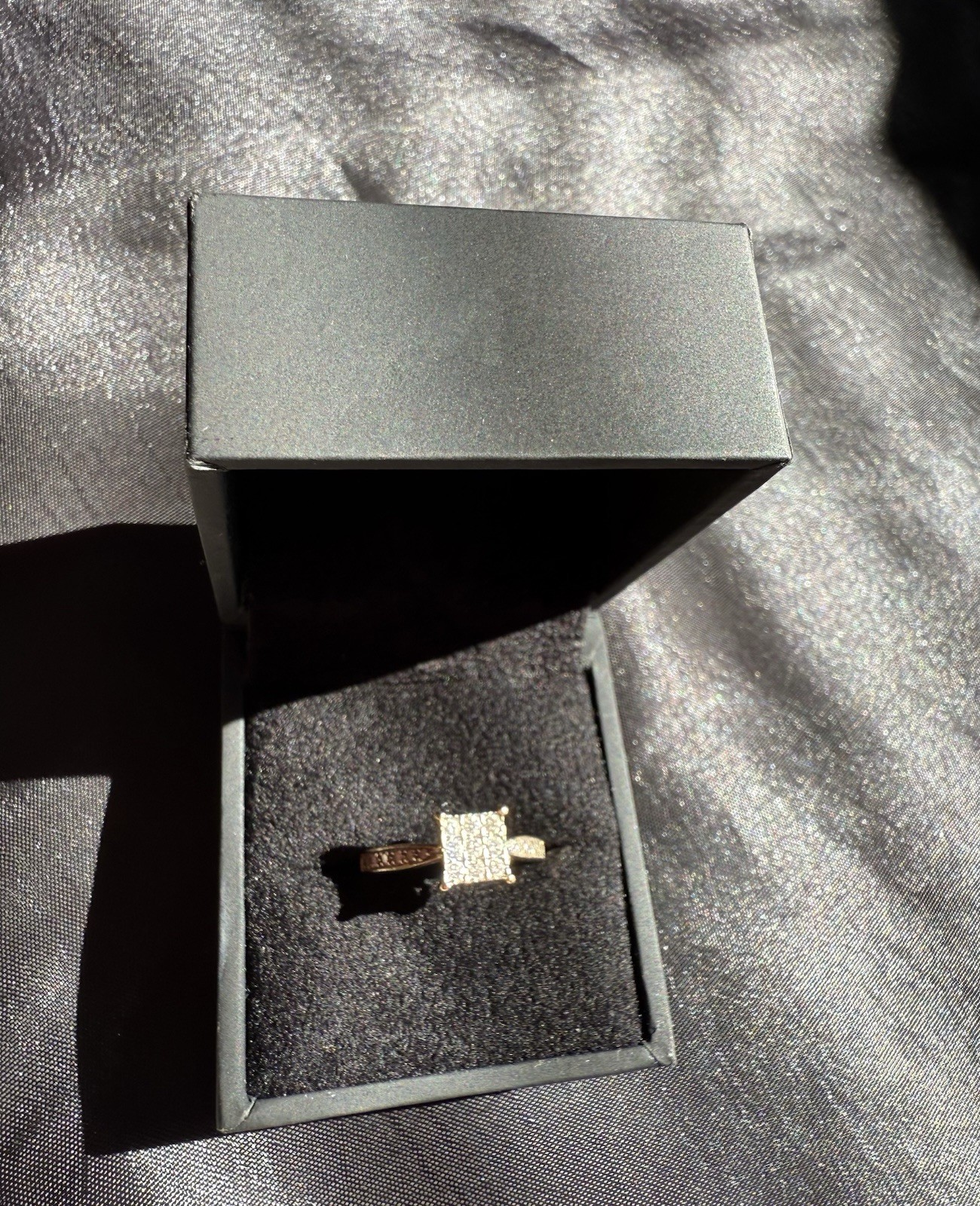 Solid 9 Carat gold diamond ring – Brilliant Cut Diamonds
