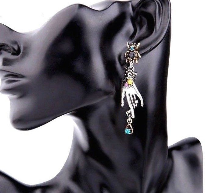US Seller Betsey Johnson Retro Rhinestone Spider Water Drop Hand Earring Jewelry