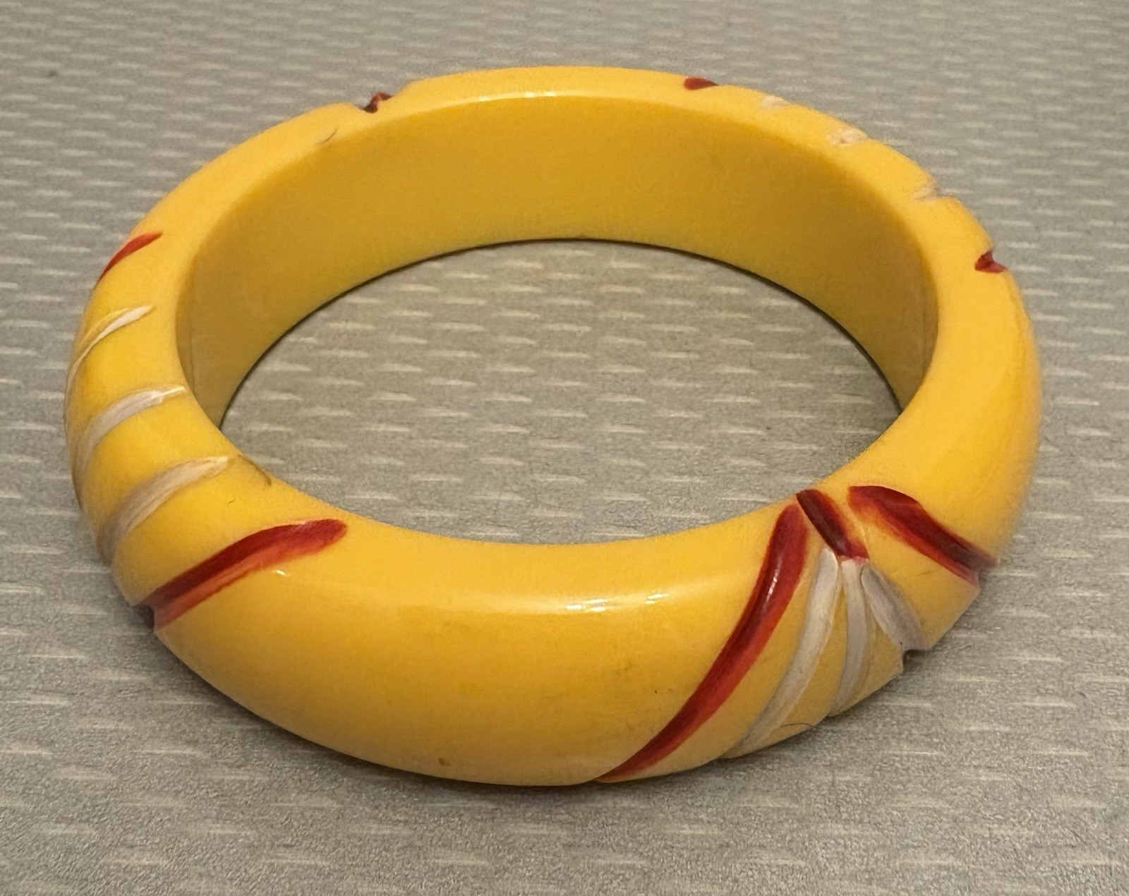 Vintage Egg Yolk Yellow Bakelite Bangle Art Deco Carved Painted Chunky TESTED