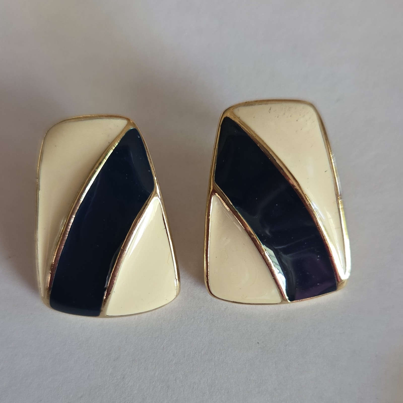 Trifari Signed Gold Tone Black & Ivory Enamel Necklace Earrings Jewelry Set