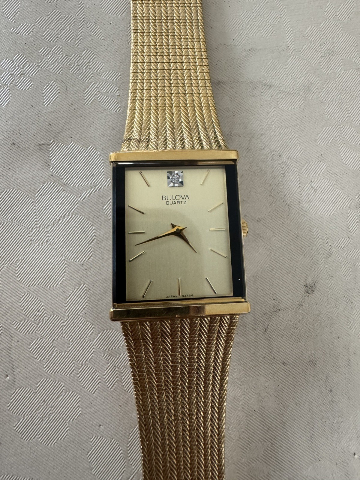 Vintage BULOVA Gold Quartz Mens Watch 92R06 Diamond Accent Mesh Gold Band