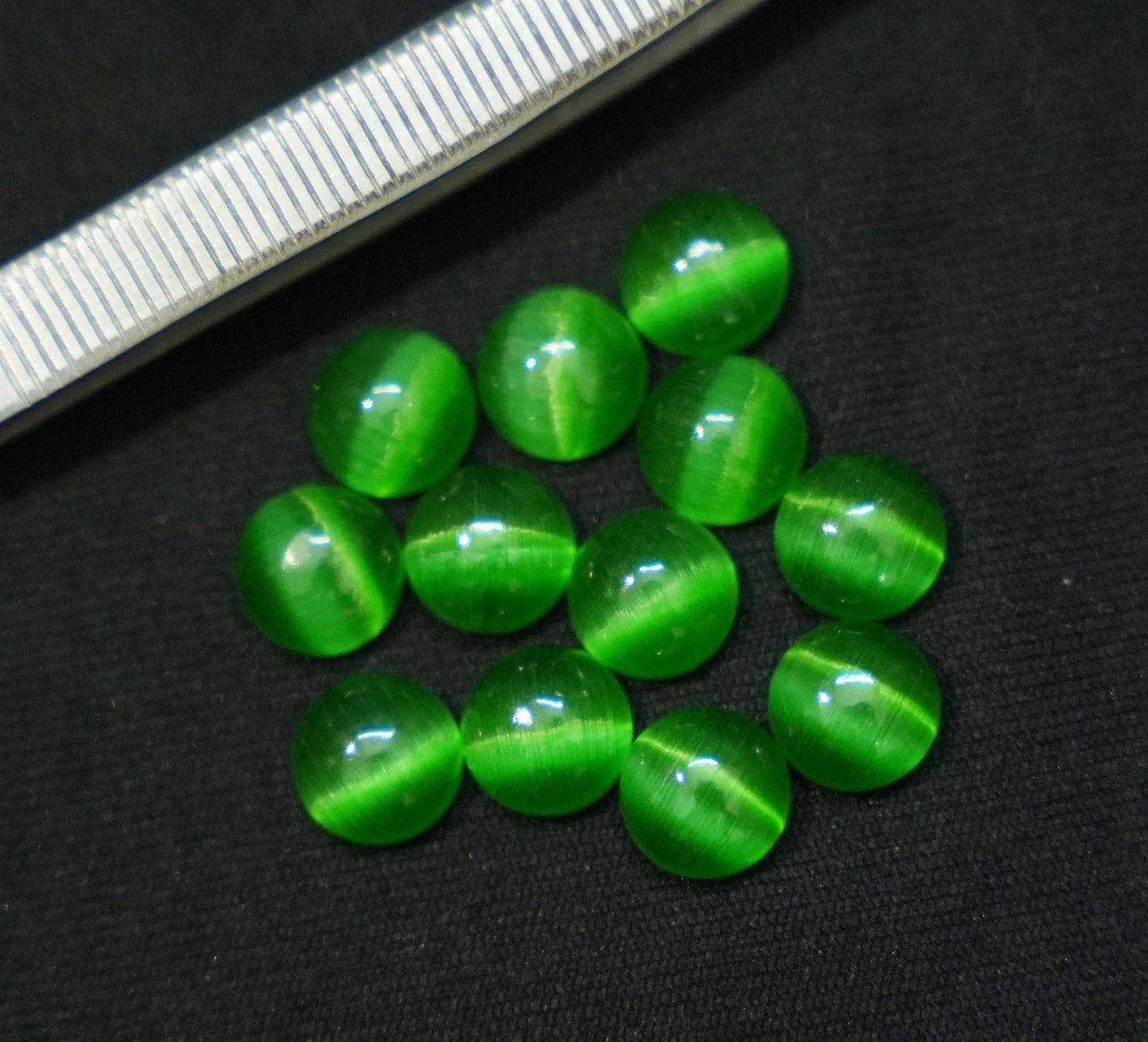 Green Monalisa Round Cabochon 6mm to 25mm Natural Loose Wholesale Gemstone