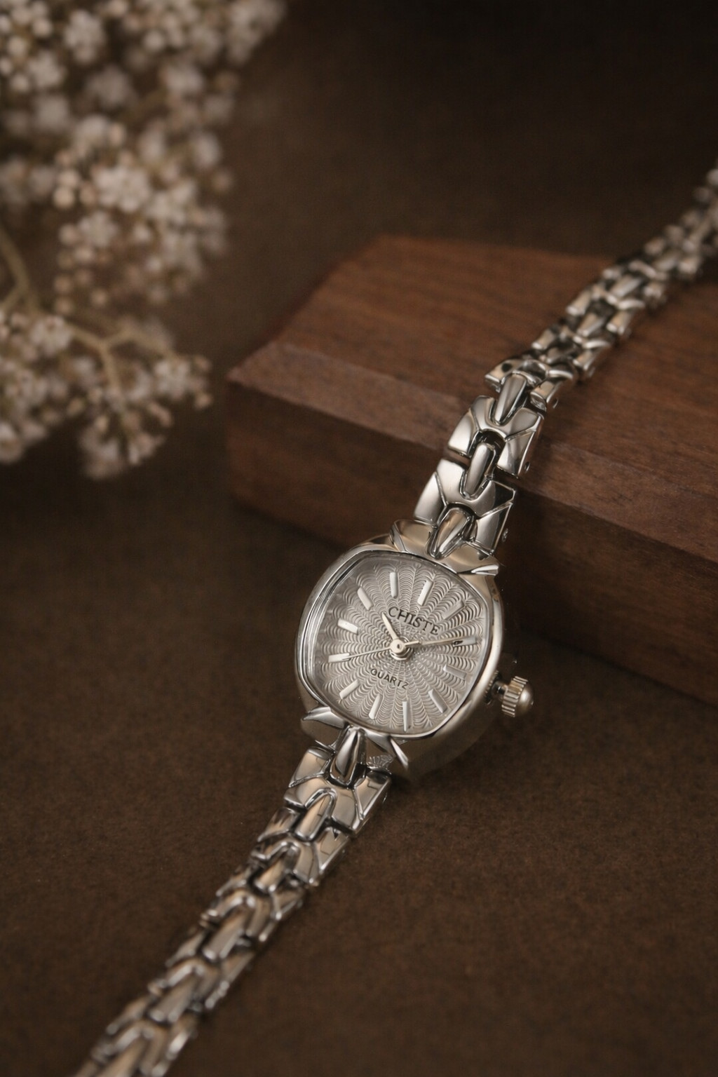 Dainty Silver Vintage Style Watch Women Elegant Lightweight Bracelet Watch Gift