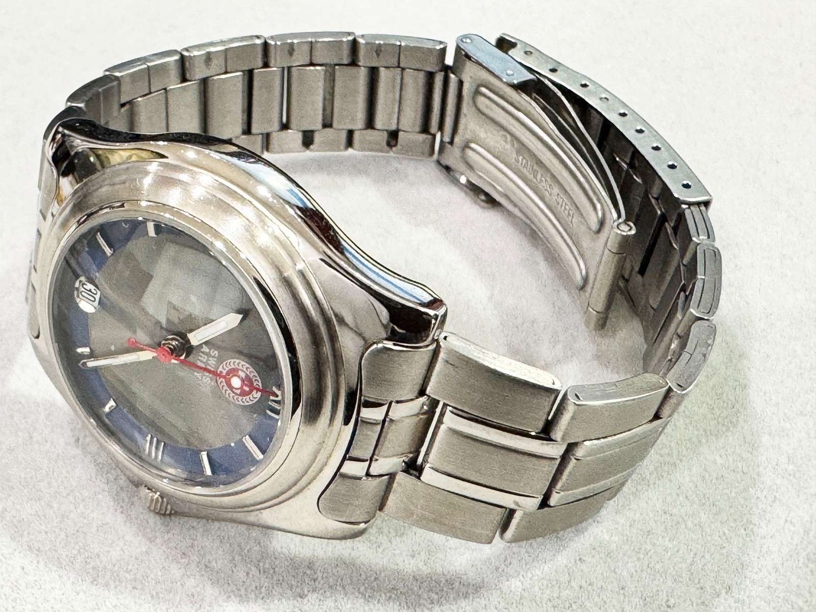 Vintage Swiss Army Automatic Men’s Watch – 38mm – Swiss Automatic Movement