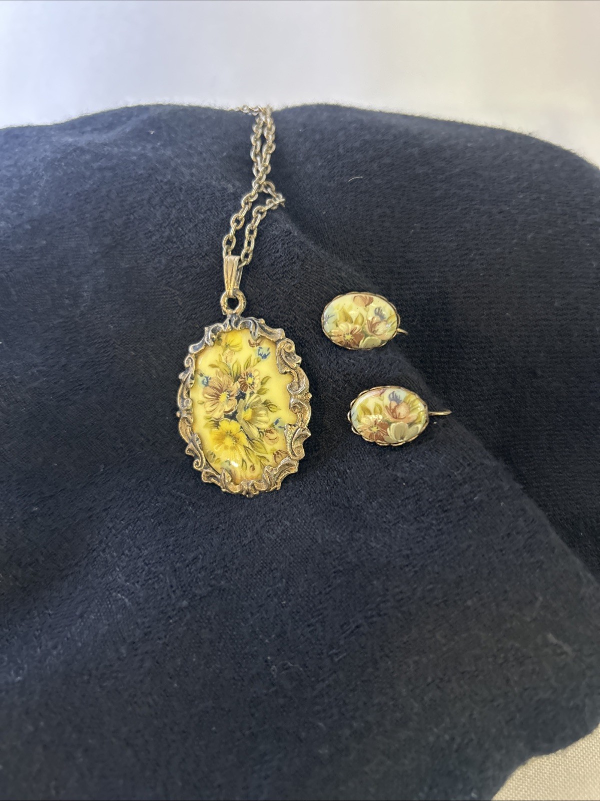 Vintage Set Necklace Clip Earrings Ornate Porcelain Floral 24”L Chain