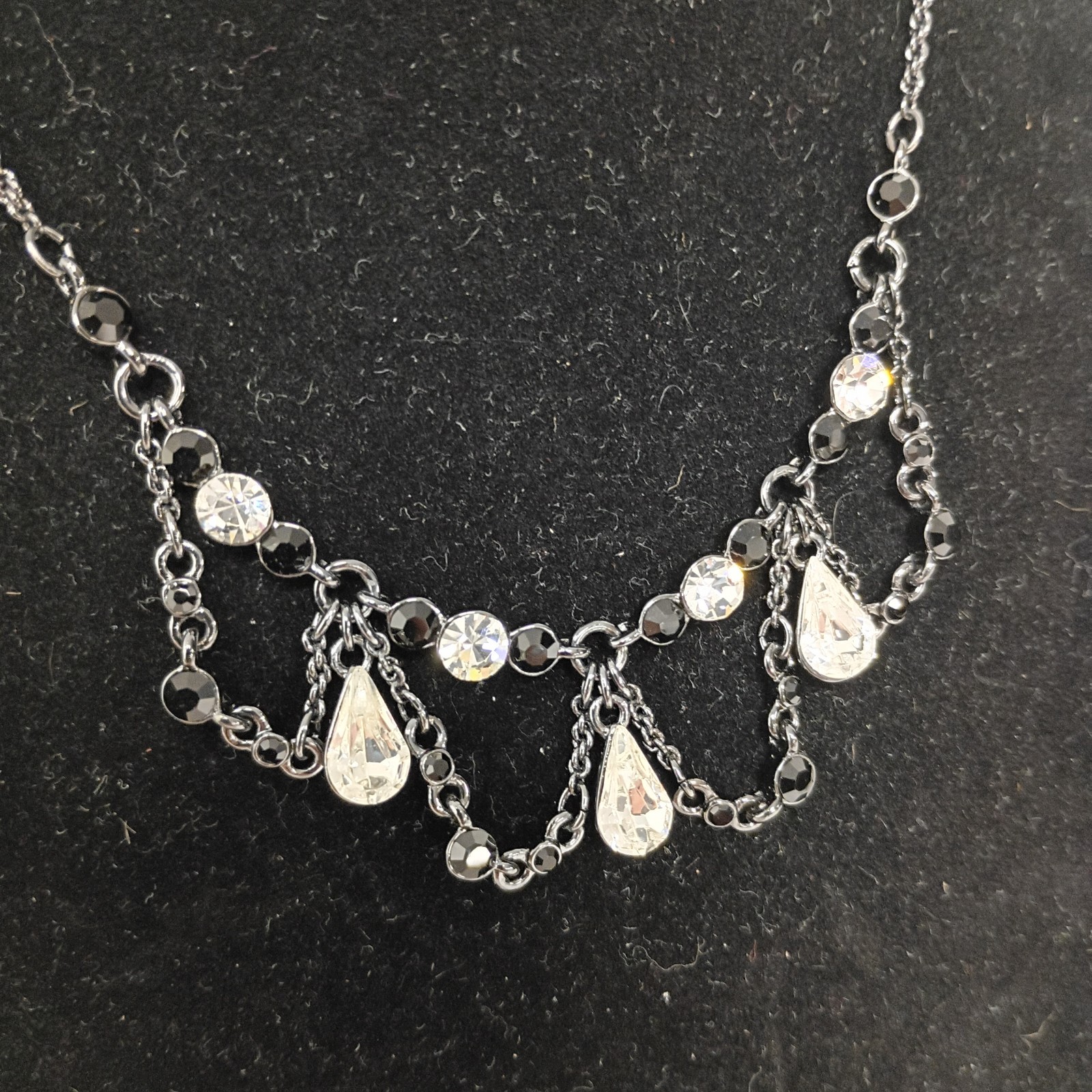 VTG Givenchy Clear Black Crystals Lavalier Drop Necklace Black Chain 15″ Signed