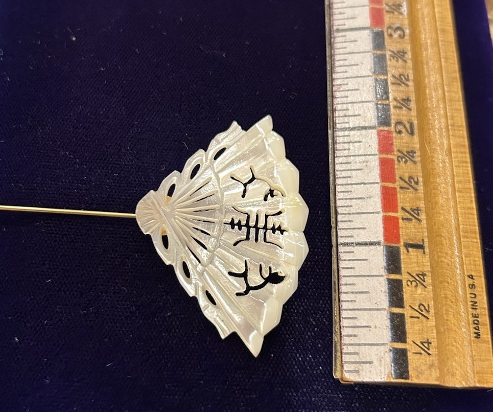 Vintage Hand Carved MOP Mother of Pearl Asian Fan Brooch Iridescent Pin 3.5”
