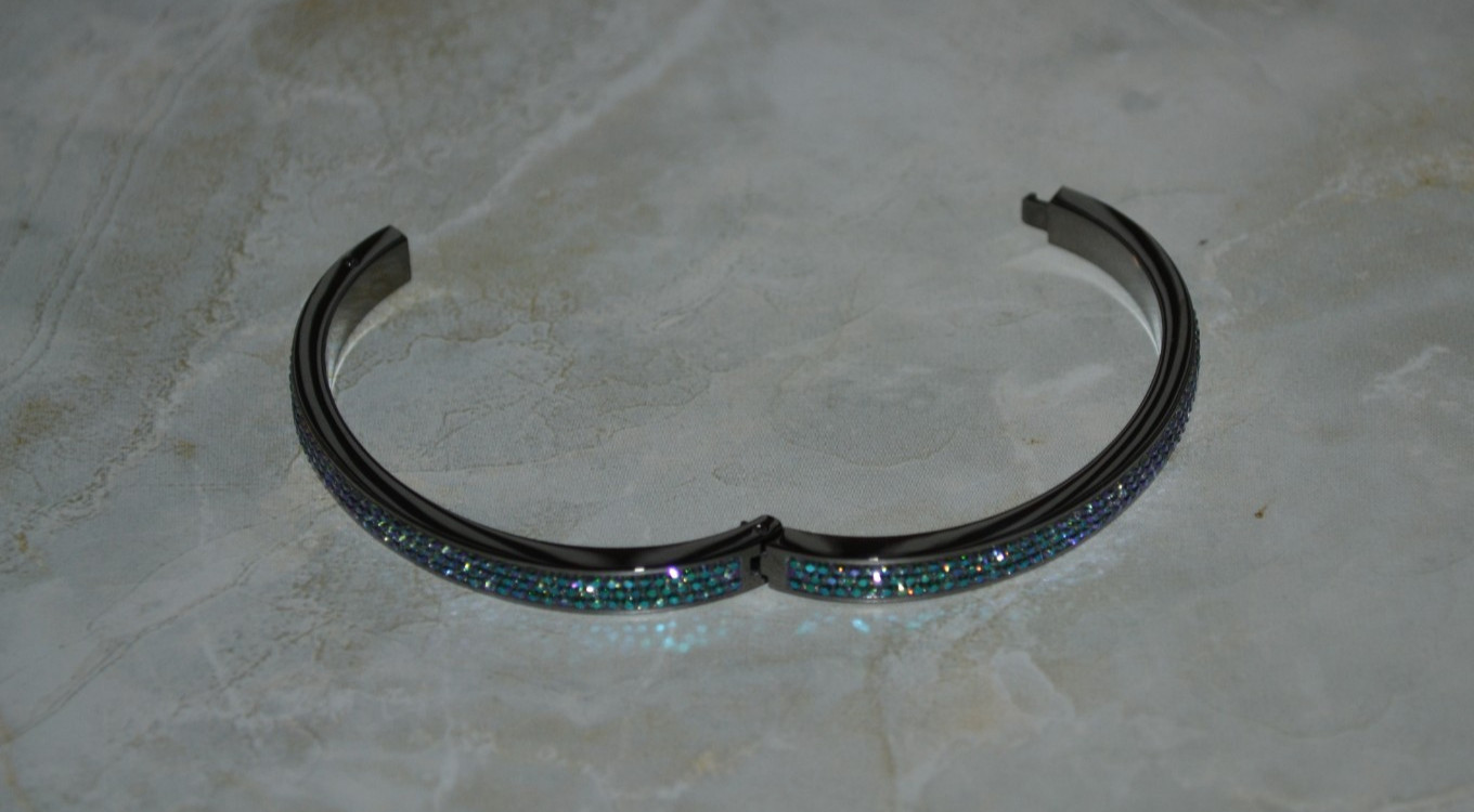 Henri Bendel Iridescent Rocks Skinny Bangle – Size Petite
