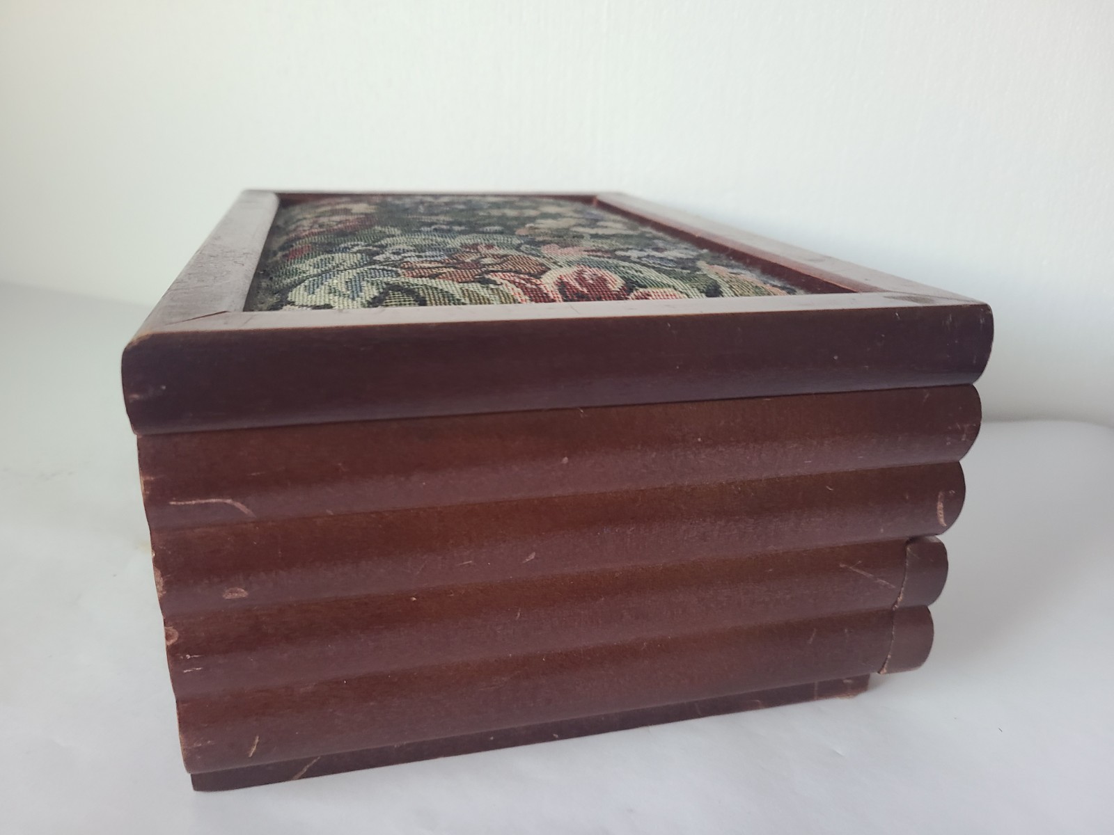 Vintage Floral Tapestry Top Wood Hinged Jewelry Box Pink Velvet Lining READ
