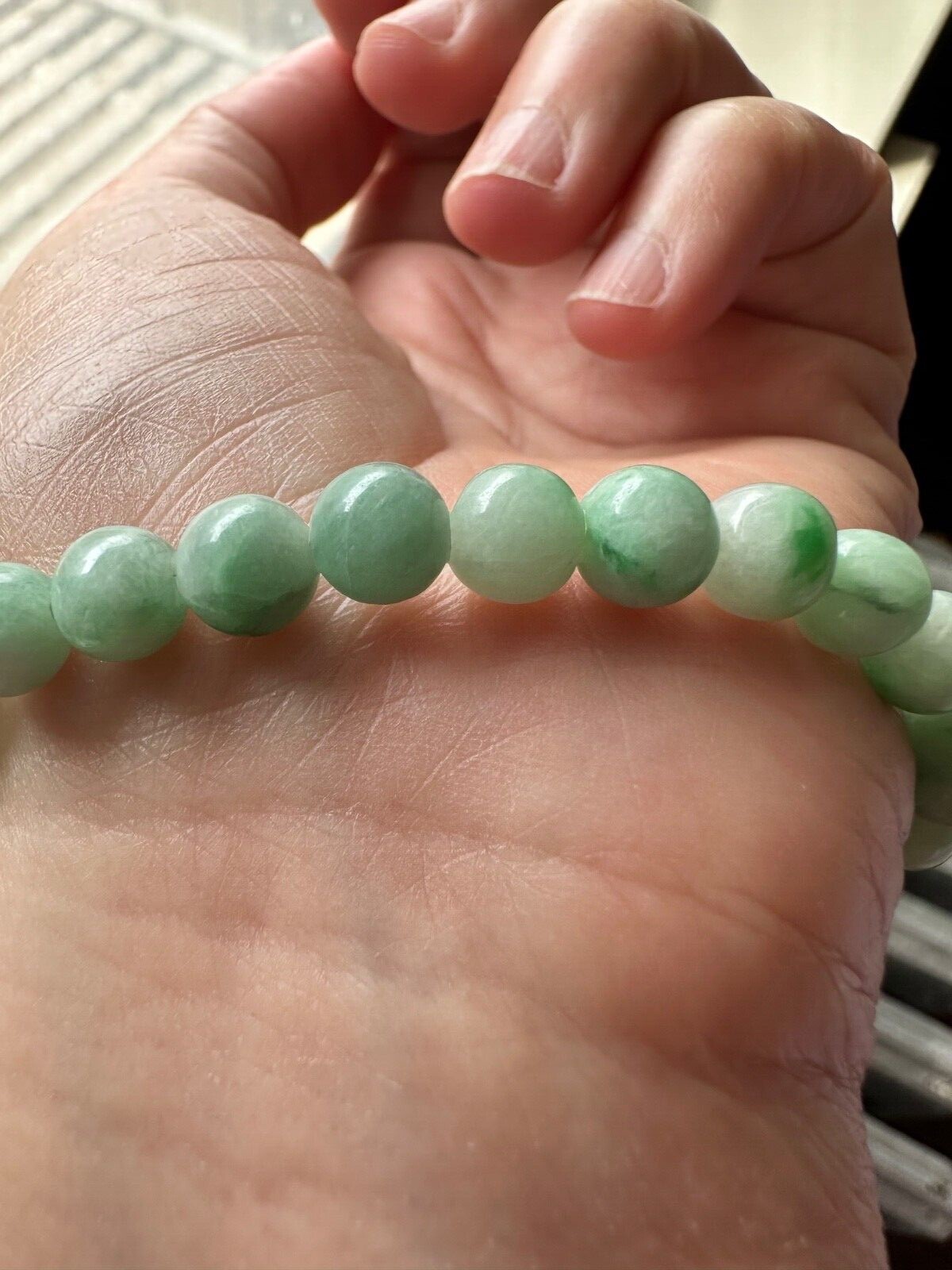 WRIST 6.7IN, STONESIZE 7MM NATURAL PEA GREEN COLOR JADEITE JADE BEADED BRACELET