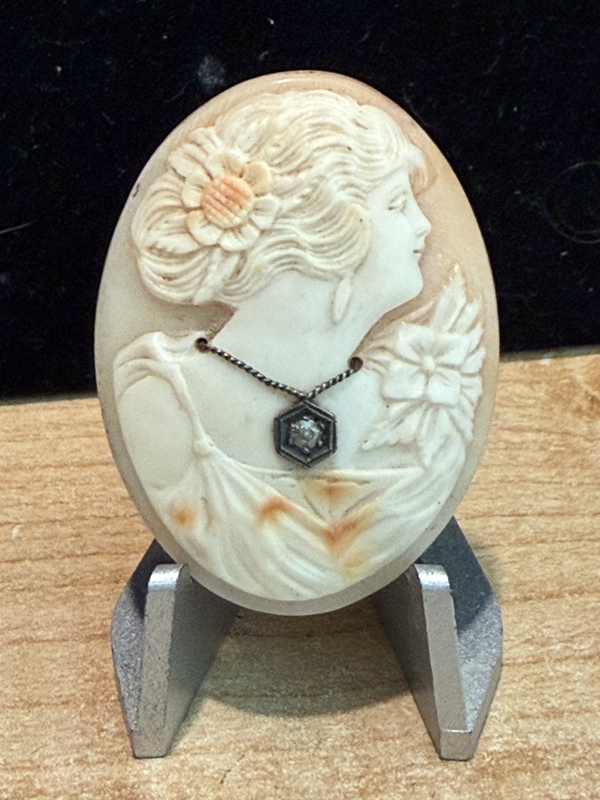 Antique Shell Cameo Wearing 14kt White Gold Necklace with Genuine Diamond