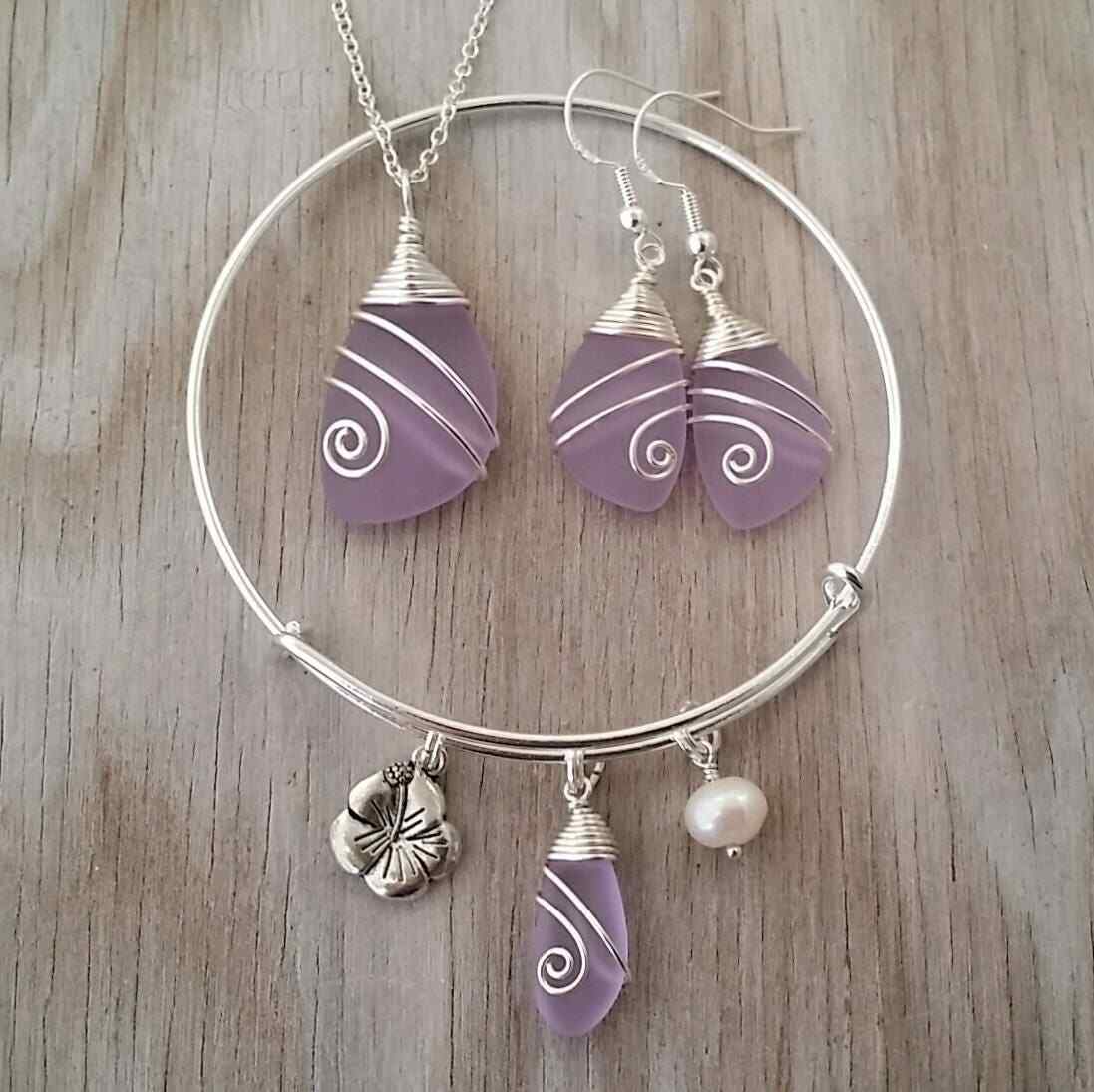 Handmade in Hawaii, Wire wrapped “Magical Color Changing” Purple necklace
