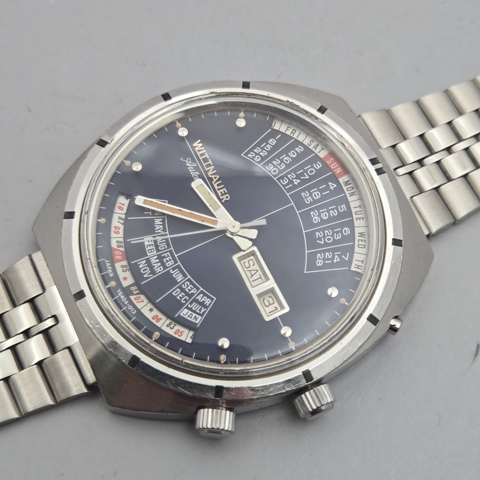 Vintage Wittnauer 2000 Men’s Automatic watch W102 perpetual calendar 1970s