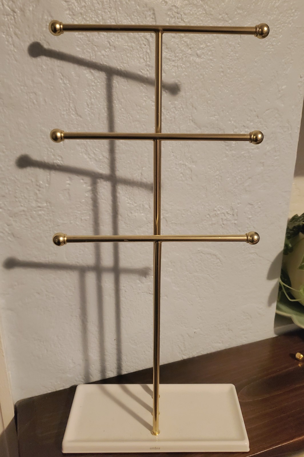 Golden and White Ceramic Necklace Organizer for Bathroom or Bedroom