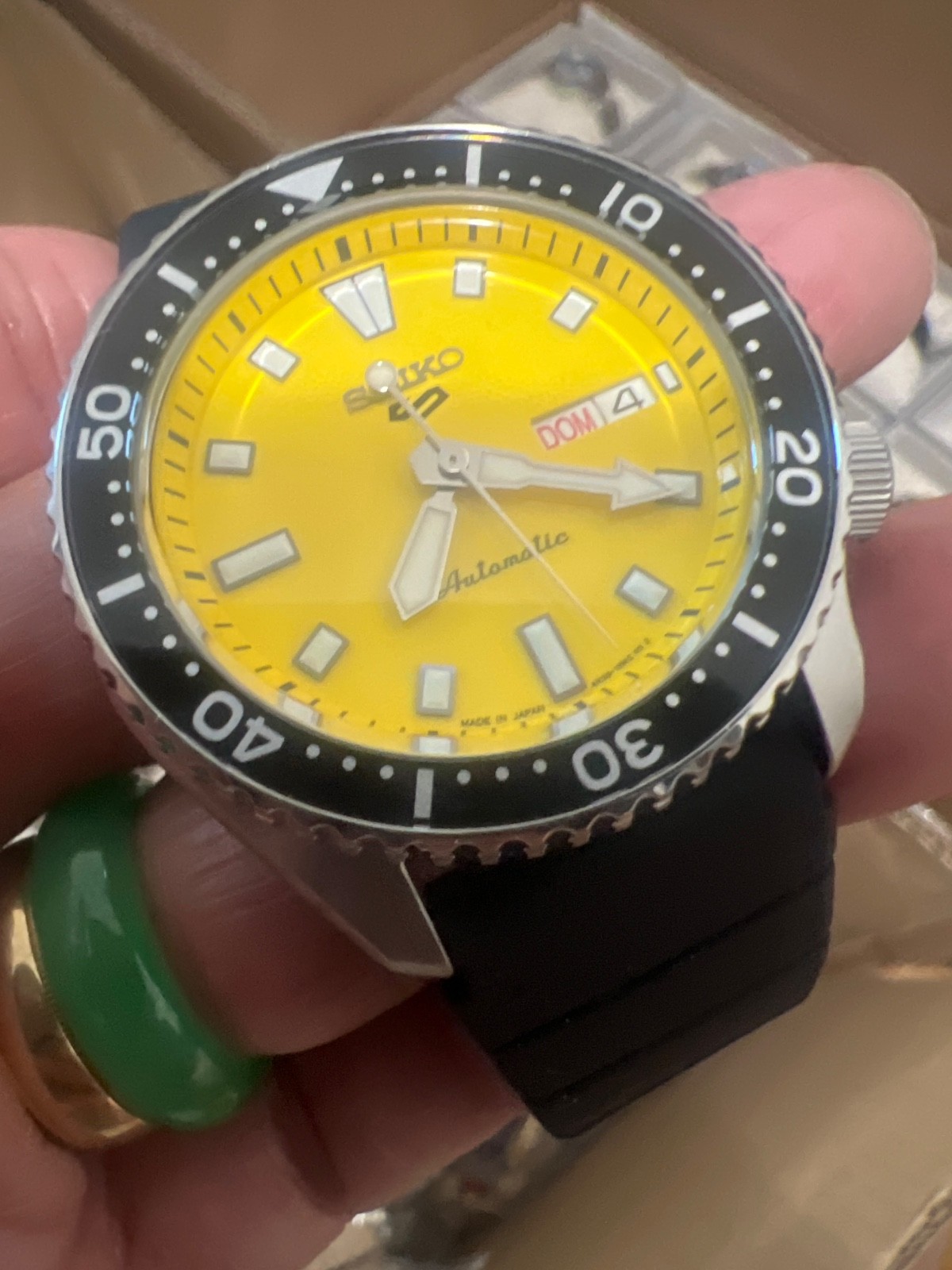 Seiko Men 5 Sports ❤️Automatic Yellow Dial 42.5 mm Rubber Strap Watch SRPL87
