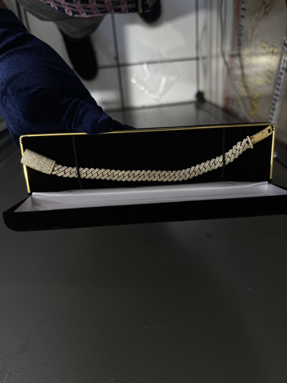 10kt Men’s Cuban Link Bracelet with natural diamonds, Box Clasp Closure