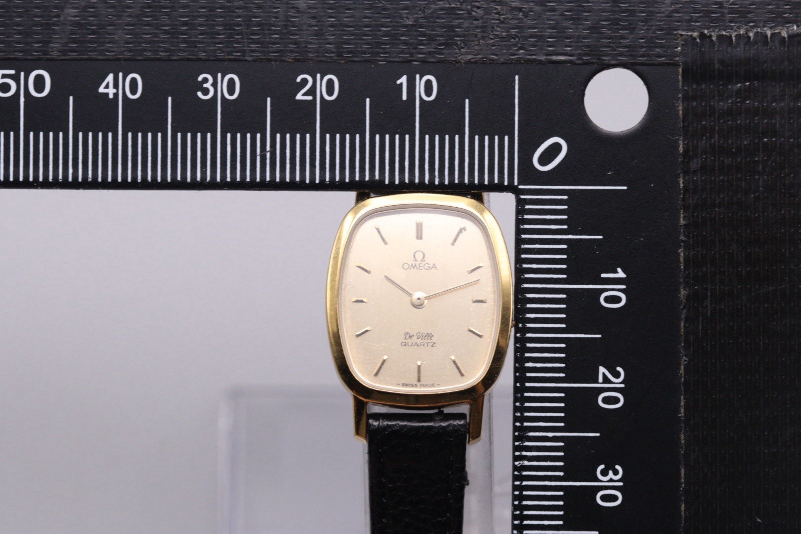 [NEAR MINT w/ Box] OMEGA De Ville White Dial Gold Quartz 19mm Ladies Watch