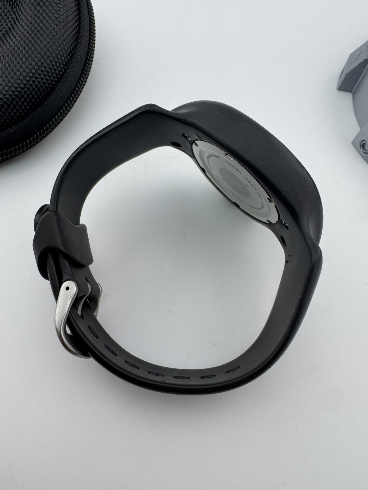 OAKLEY DETONATOR WATCH BLACK ION PLATED W/ RED CHROME DIAL RUBBER STRAP 10-148