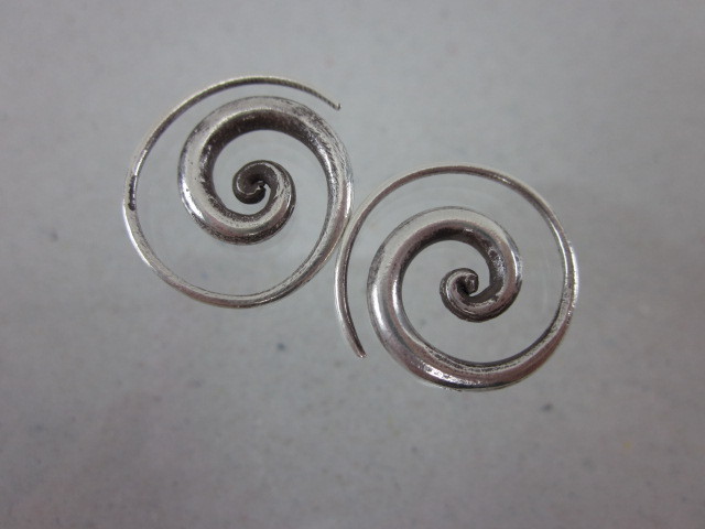 Fine pure Silver Earrings Spiral Round Coil Round Tribal Handcraft Artisan Jewel