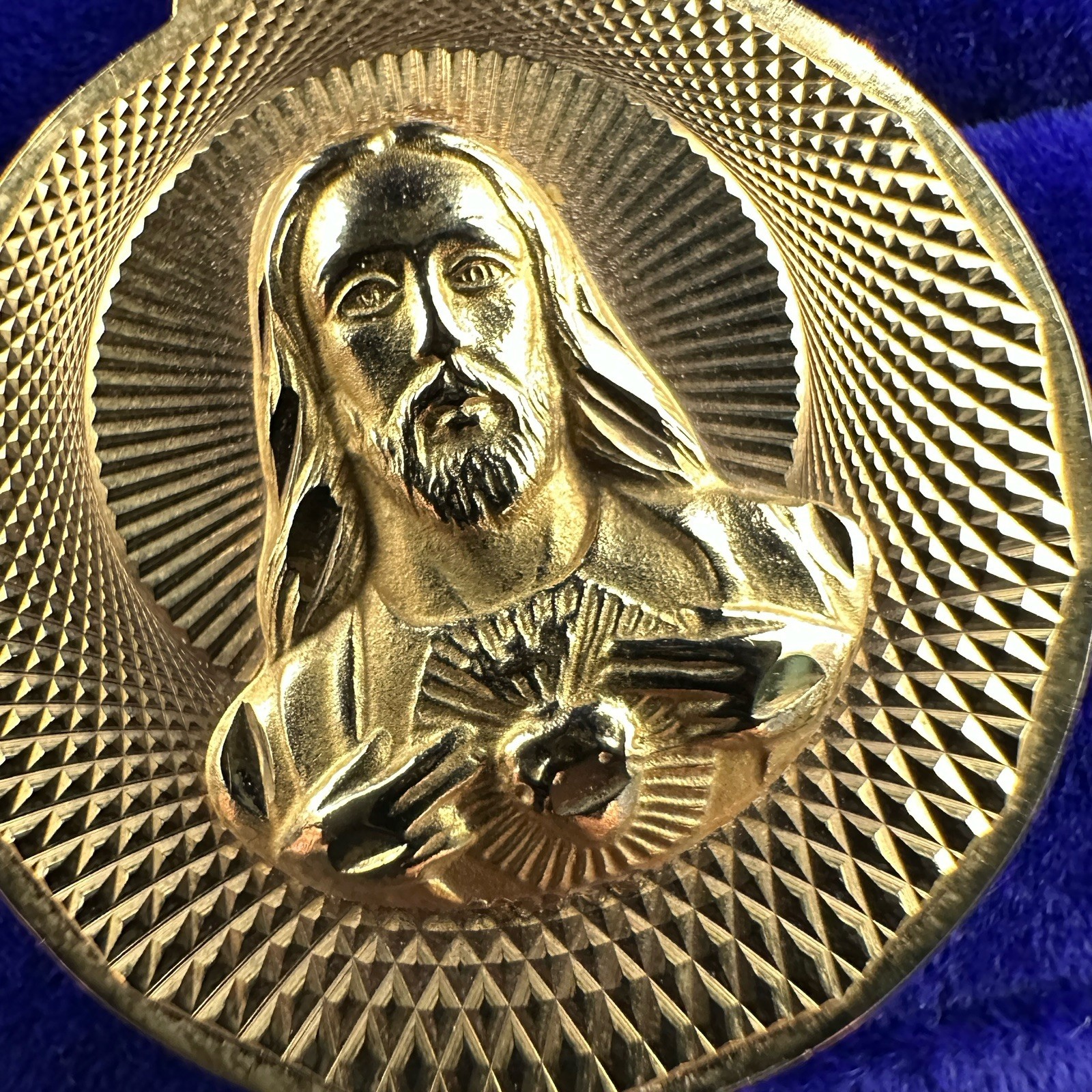10K Yellow Gold Sacred Heart Jesus Virgin Mary Reversible Pendant 3.48g