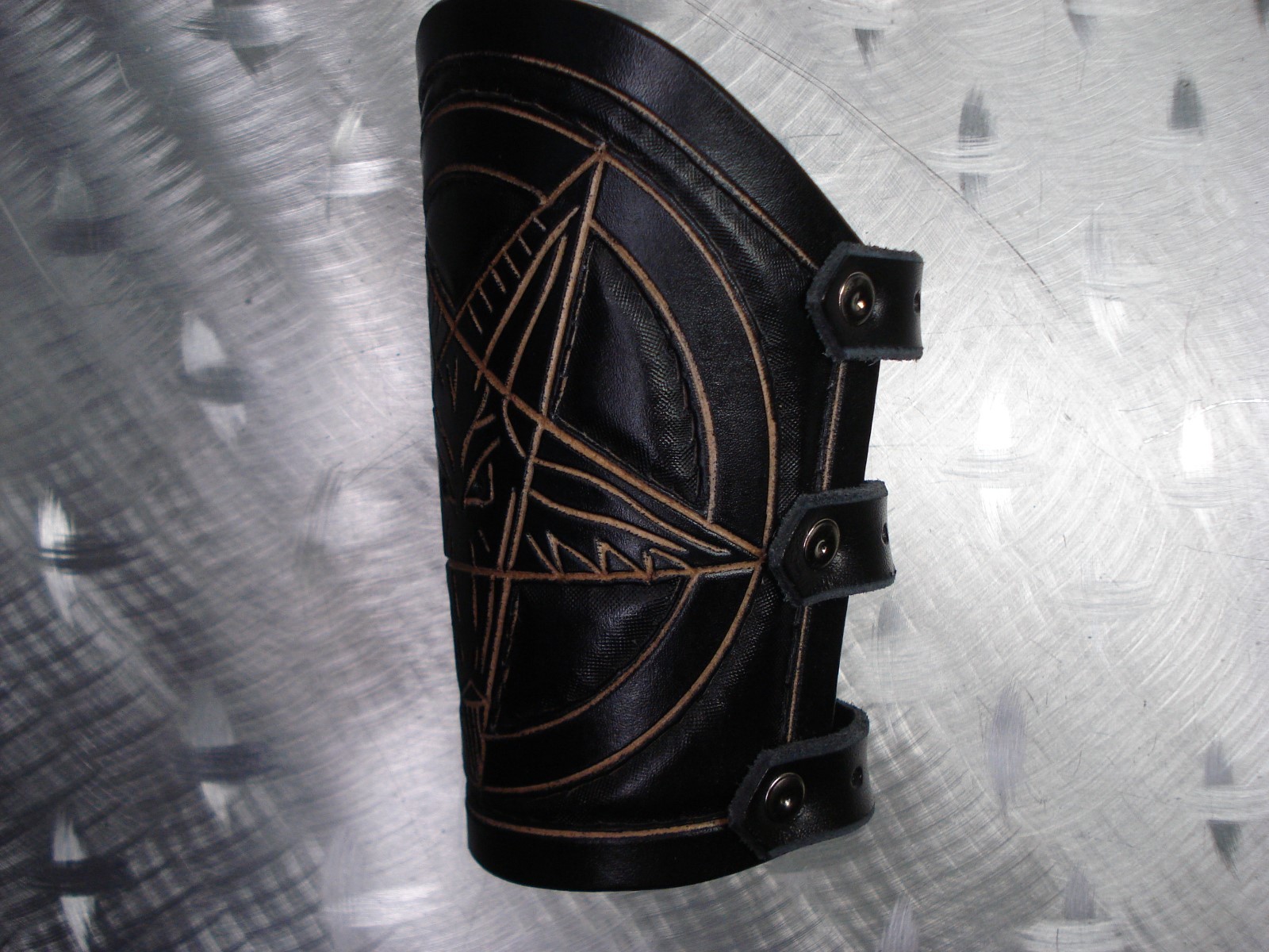 SETHERIAL.. LEATHER CARVED PENTAGRAM GAUNTLET. BLACK METAL (MDLG0329)