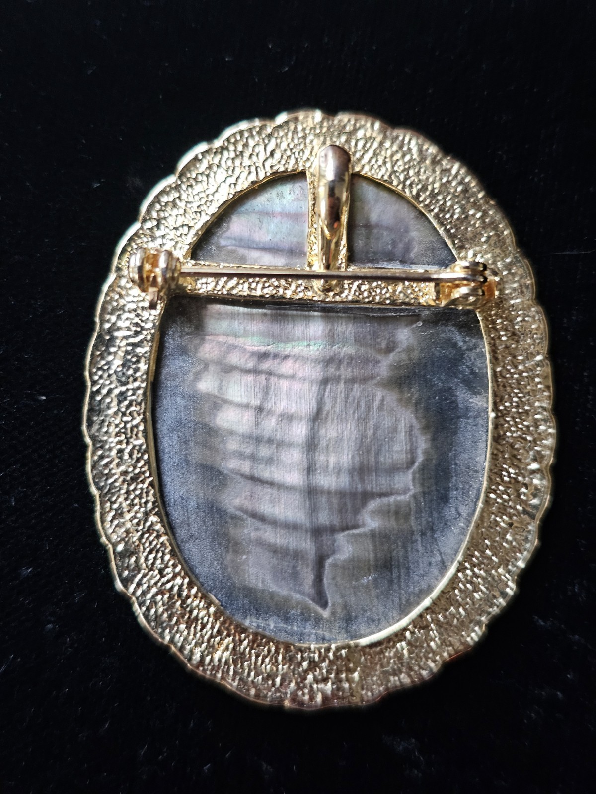 Vtg Brooch/Pendant Carved Cameo Guardian Angel Abalone Shell Gold Tone Oval
