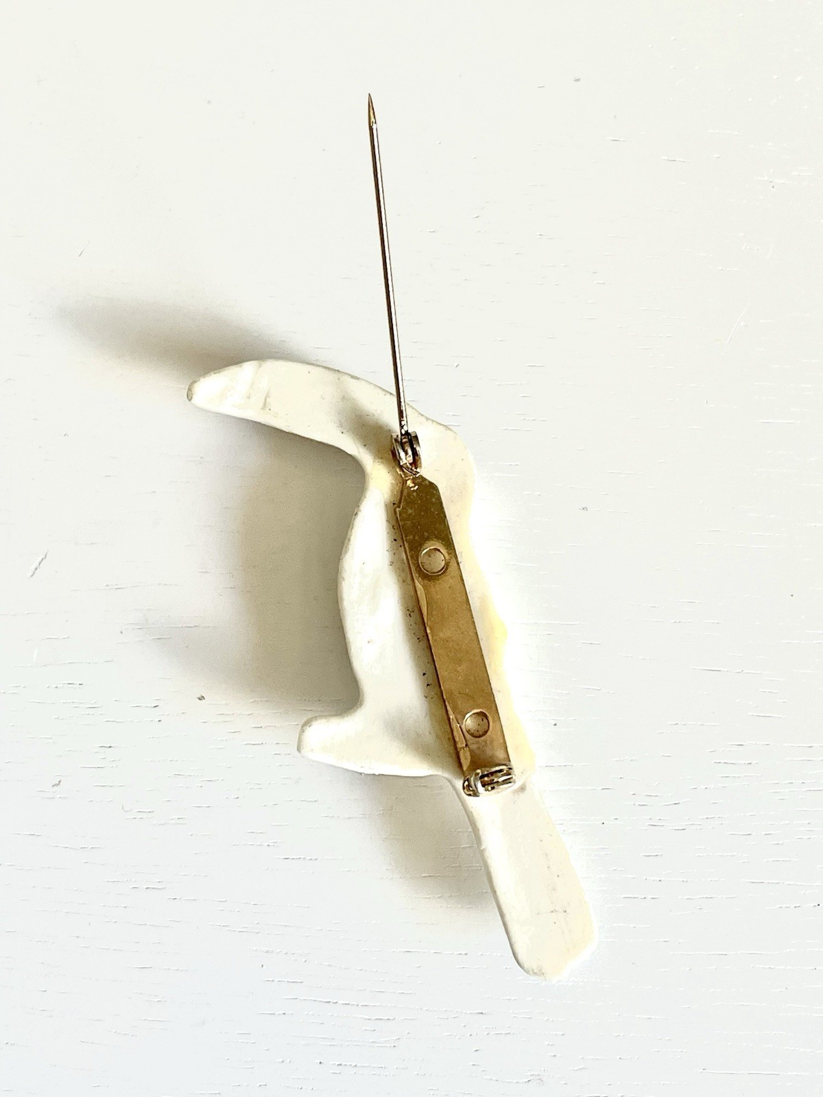 Vintage 1970s Porcelain White Toucan Bird Brooch Pin Tropical Gold & Silver Chic