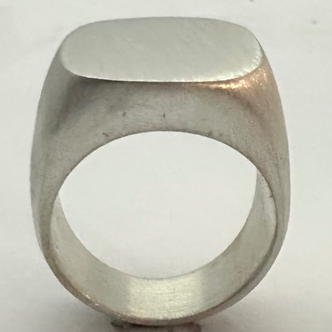 MJG STERLING SILVER SIGNET RING PLAIN TOP. 27 GR.. SZ 10 1/4