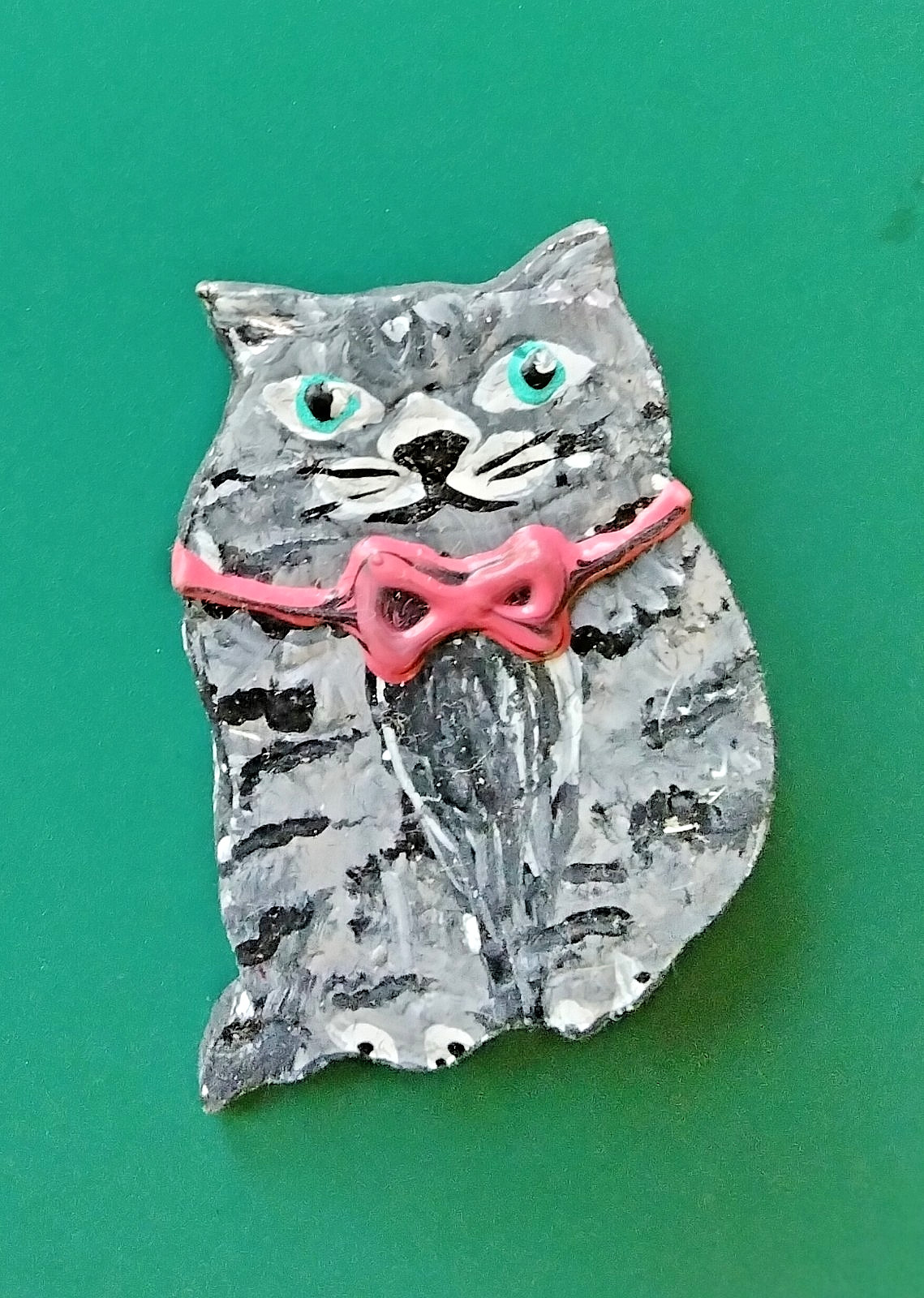 Handmade Wooden Gray Tabby Cat Brooch (173 – 2587)