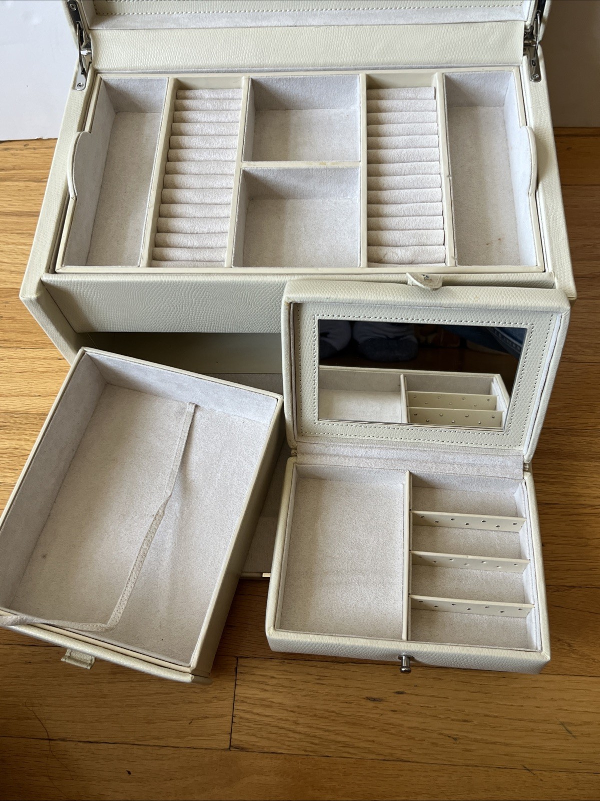 Wolf Pottery Barn Large Ivory Jewelry Box With Key Leatherette