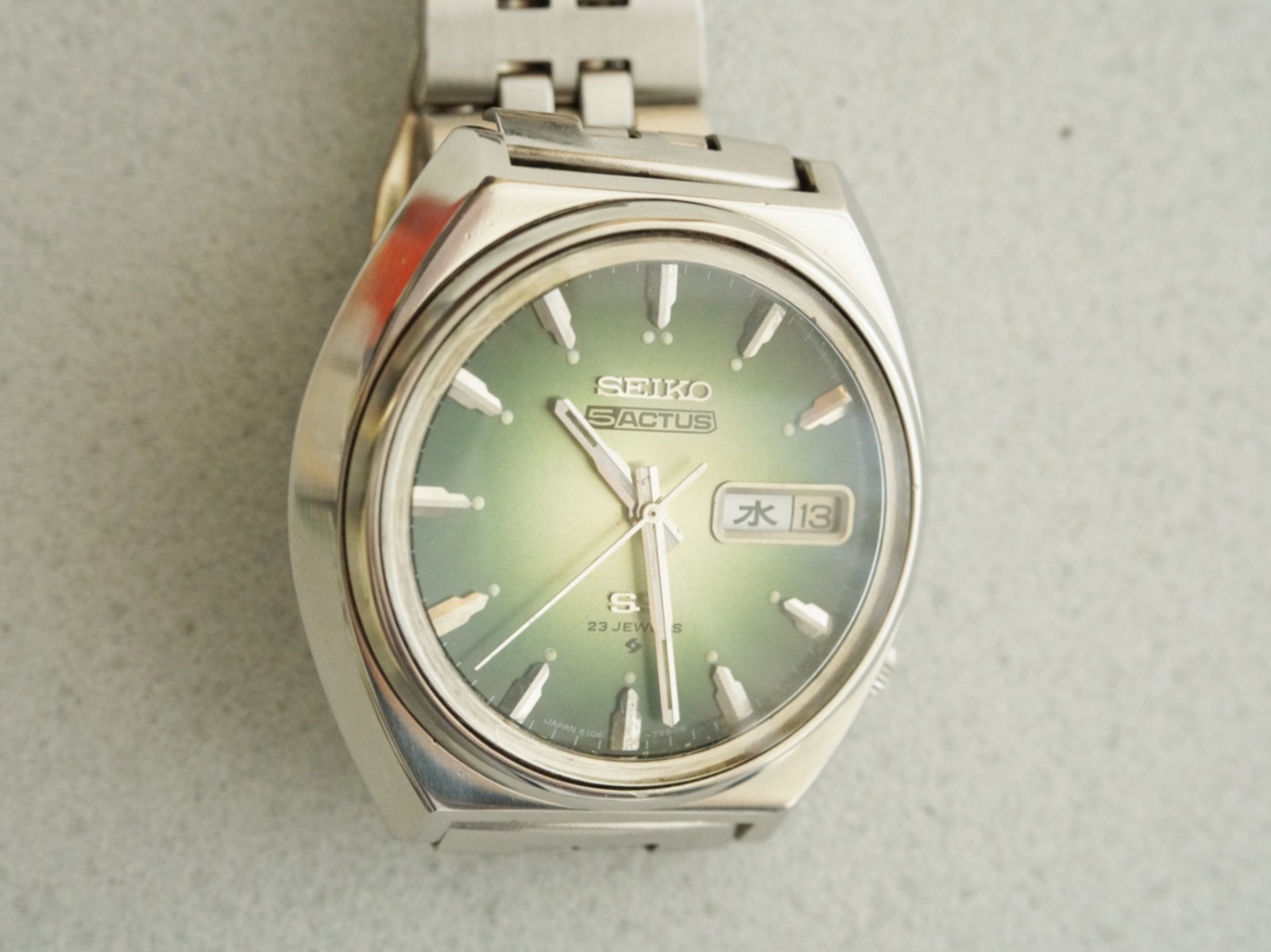 SEIKO 5 ACTUS SS 6106-7700 Green Dial Kanji Day Genuine Bracelet Gift Box
