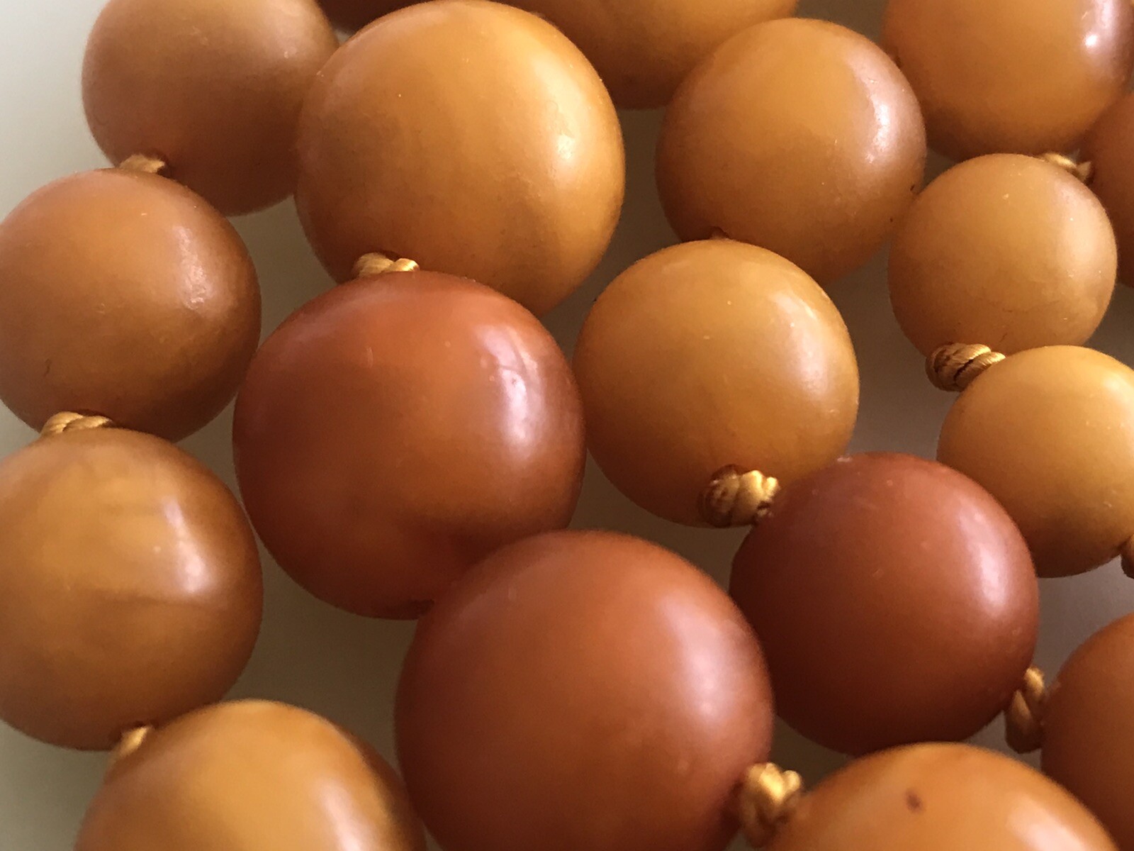 VINTAGE NATURAL BALTIC EGG YOLK BUTTERSCOTCH AMBER NECKLACE BEAUTIFUL SPHERE 55g