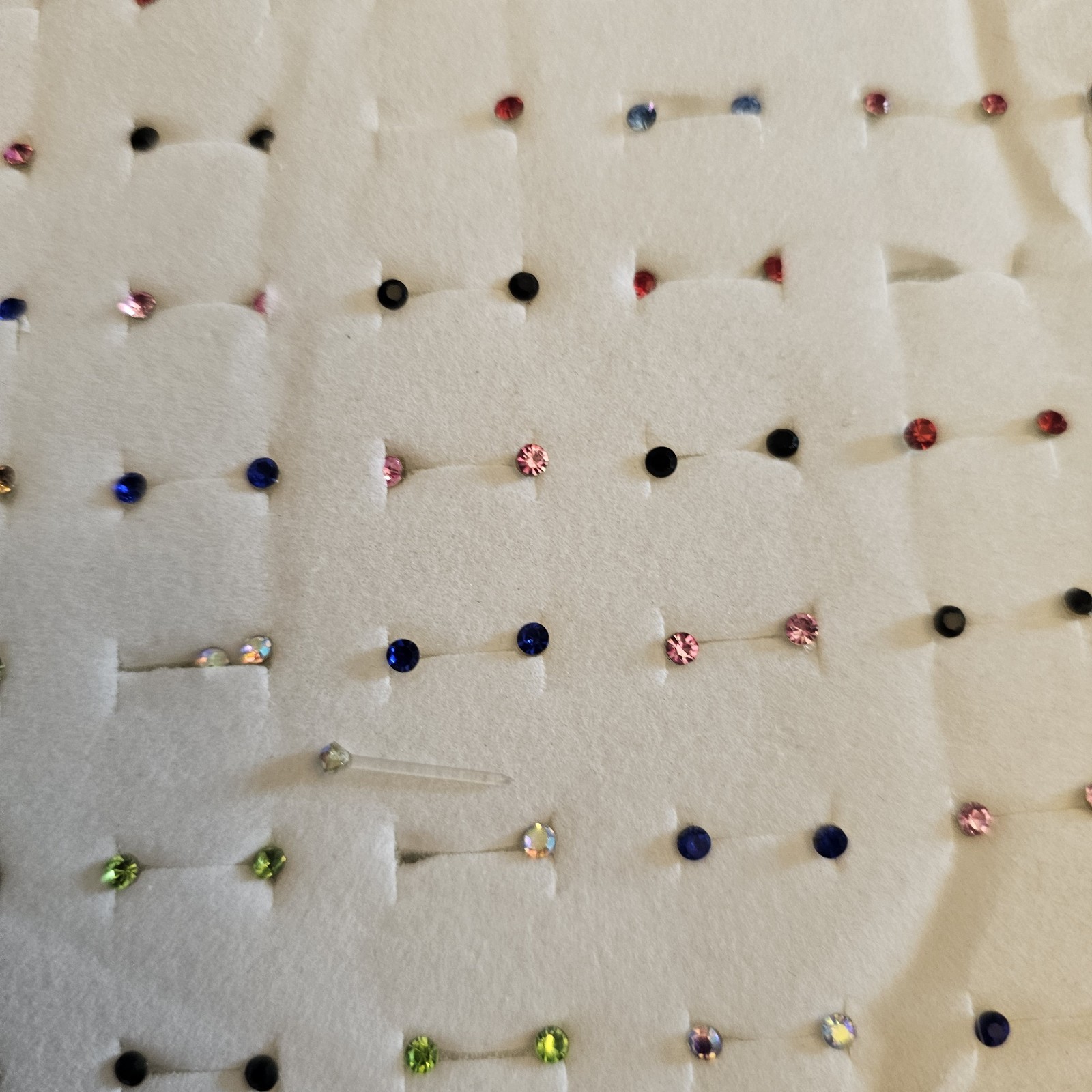 Earings Of 2mm Colored Diamond Plastic , 10 pairs.