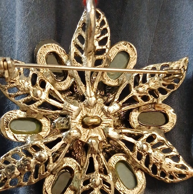 SilverTone Flower Brooch Pin Faux Pearl Center Black Gray Rhinestone Metal