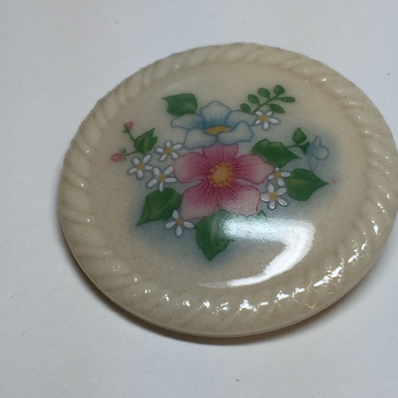 Vintage Avon Flower Brooch Pin Round White Pastel Bouquet Signed Leaf