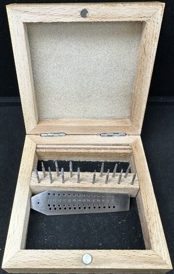 15 Pcs. German Type Micro Tap & Die Set Screw Plate 0 To 14 in Wooden Box Tools