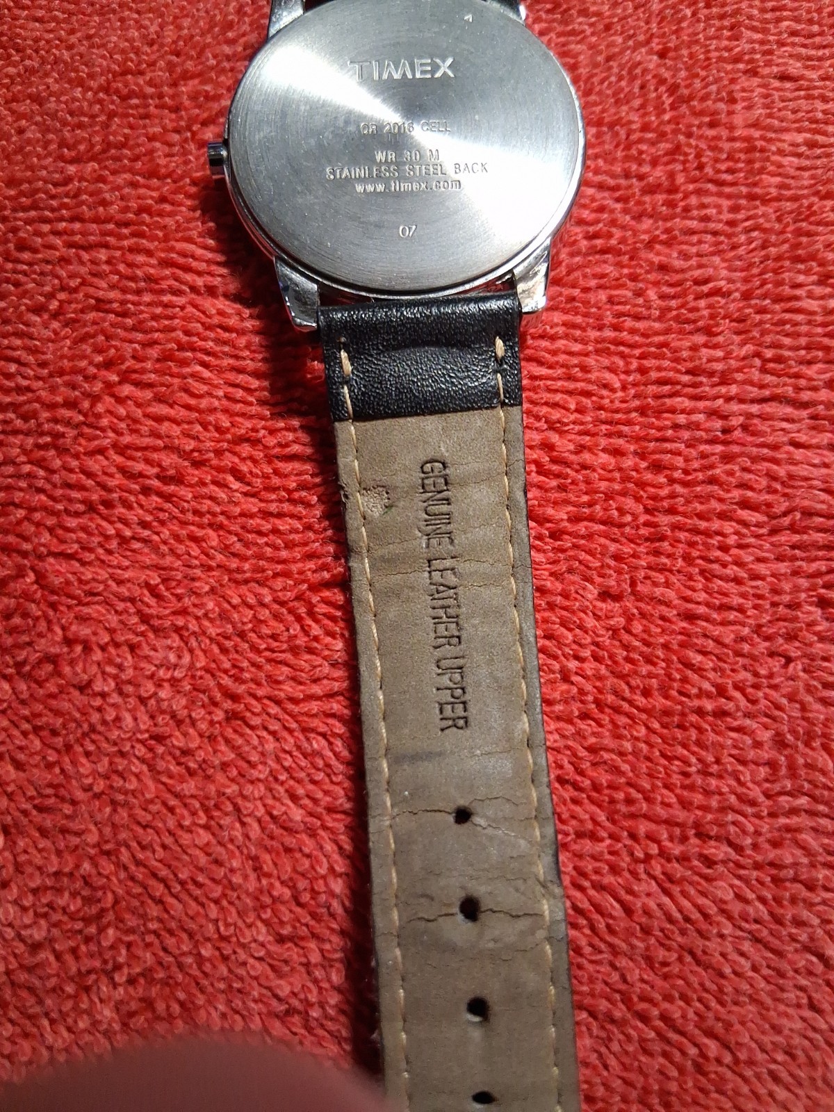 Timex Men’s analogue quartz watch with leather strap