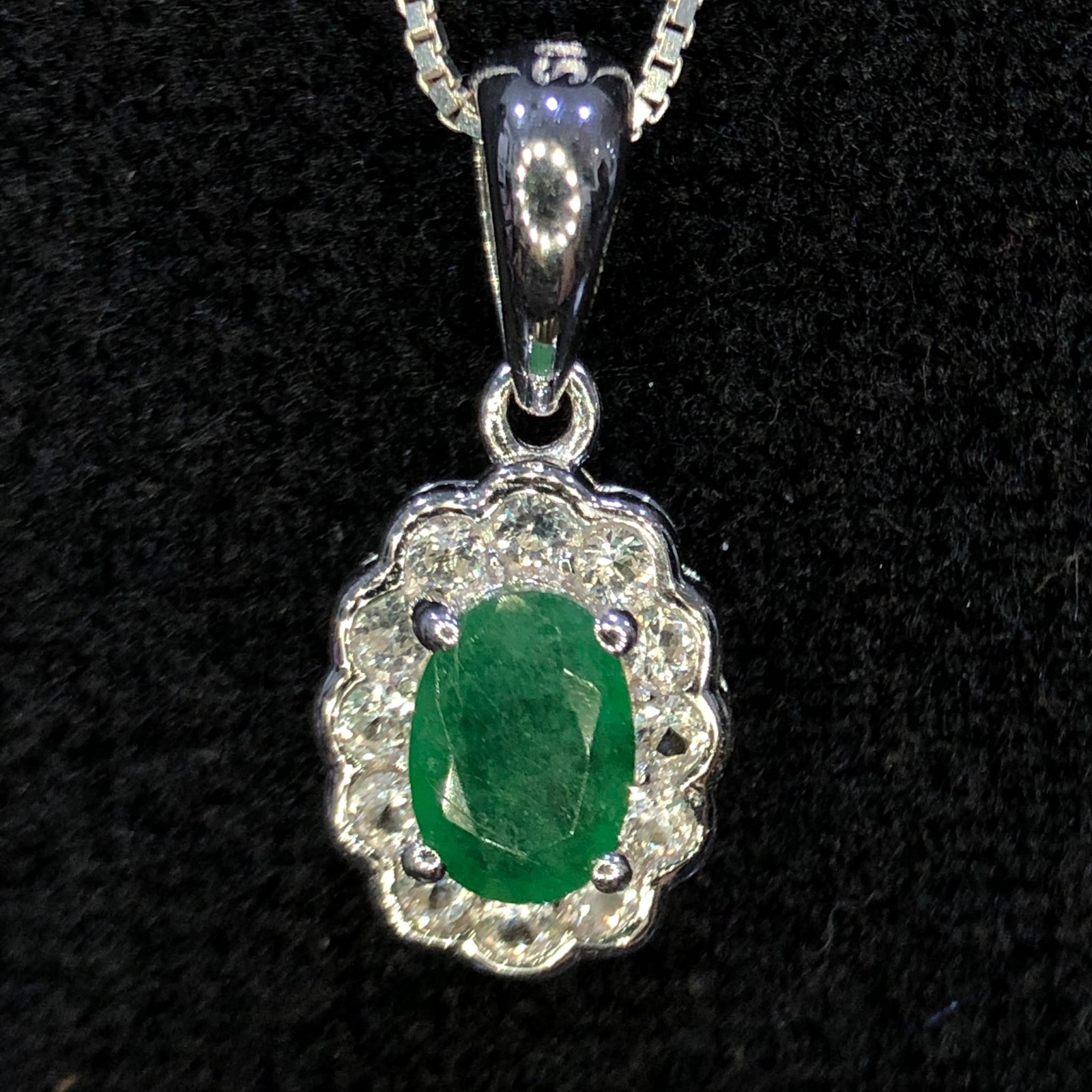 Natural Emerald Gemstone 925 Sterling Silver Pendant Oval Top Rich Green