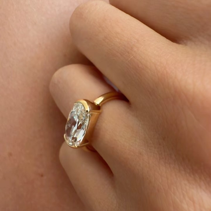 2.00 Ct Elegant Oval Cut Lab Grown Diamond E/VS1 Ring in Solid 14K Yellow Gold
