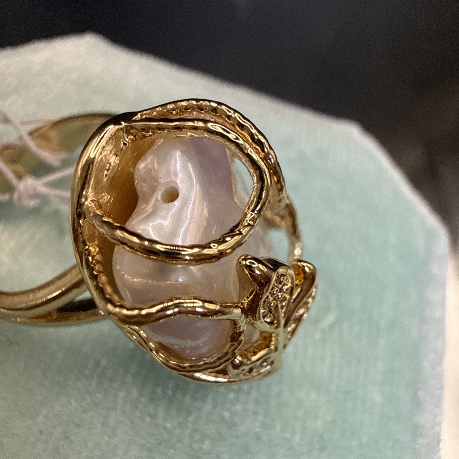 La Meno Stunning Baroque Pearl Ring Adjustable US 6, 7, 8, Brand New In Gift Box