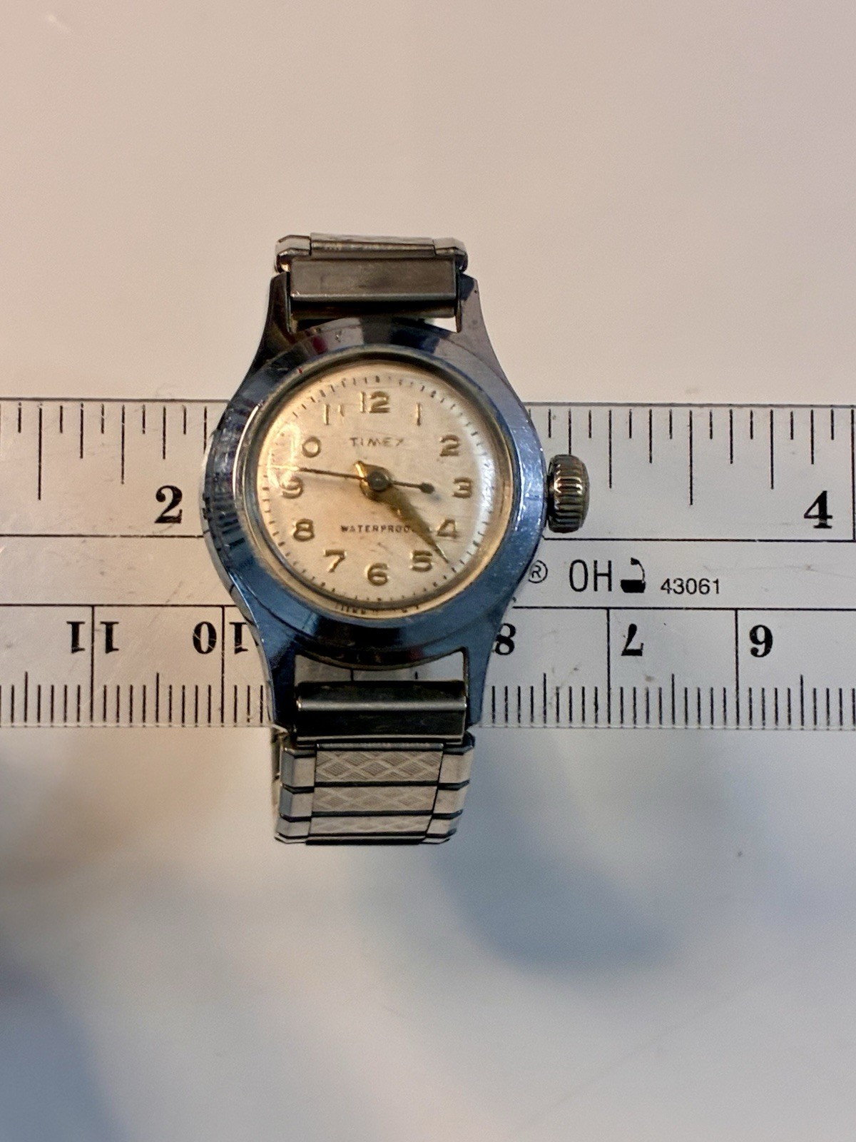 Timex Vintage Women’s Mechanical Watch, Shock-Resistant, Silver Dial, 17J WORKS