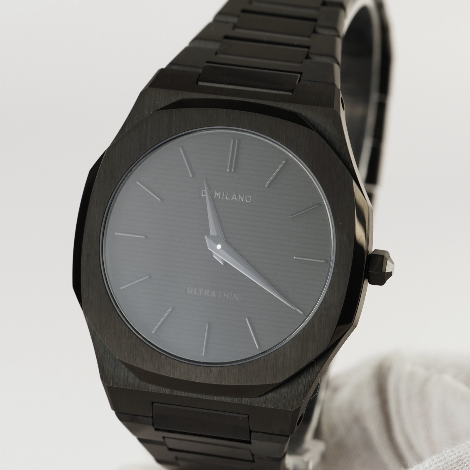 D1 Milano Shadow Ultra Thin Bracelet Watch 40mm – D1-UTBJSH