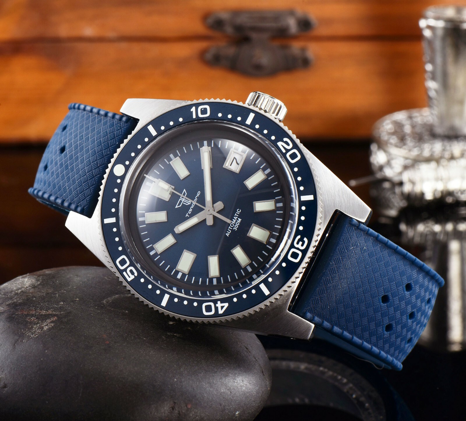 41mm NH35A PT5000 AR Domed Sapphire Crystal 300m Diving Men’s Watch Rubber Strap