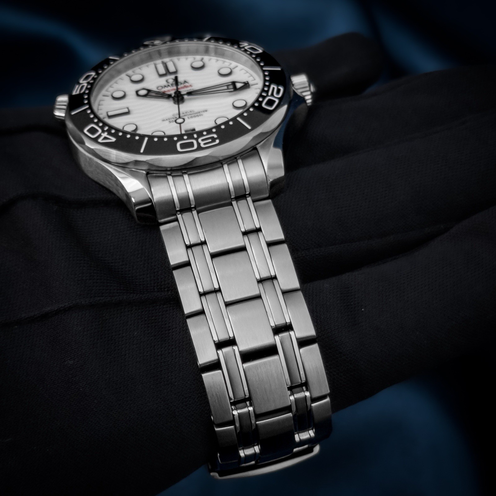 OMEGA Seamaster 300M White Wave Dial 42mm Full Set – Ref 210.30.42.20.04.001