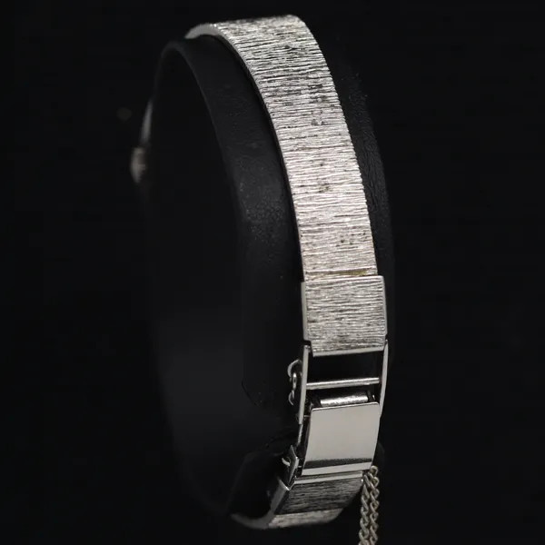Working Seiko 10-3730 manual winding silver dial with 21 jewels, ladies’ wat