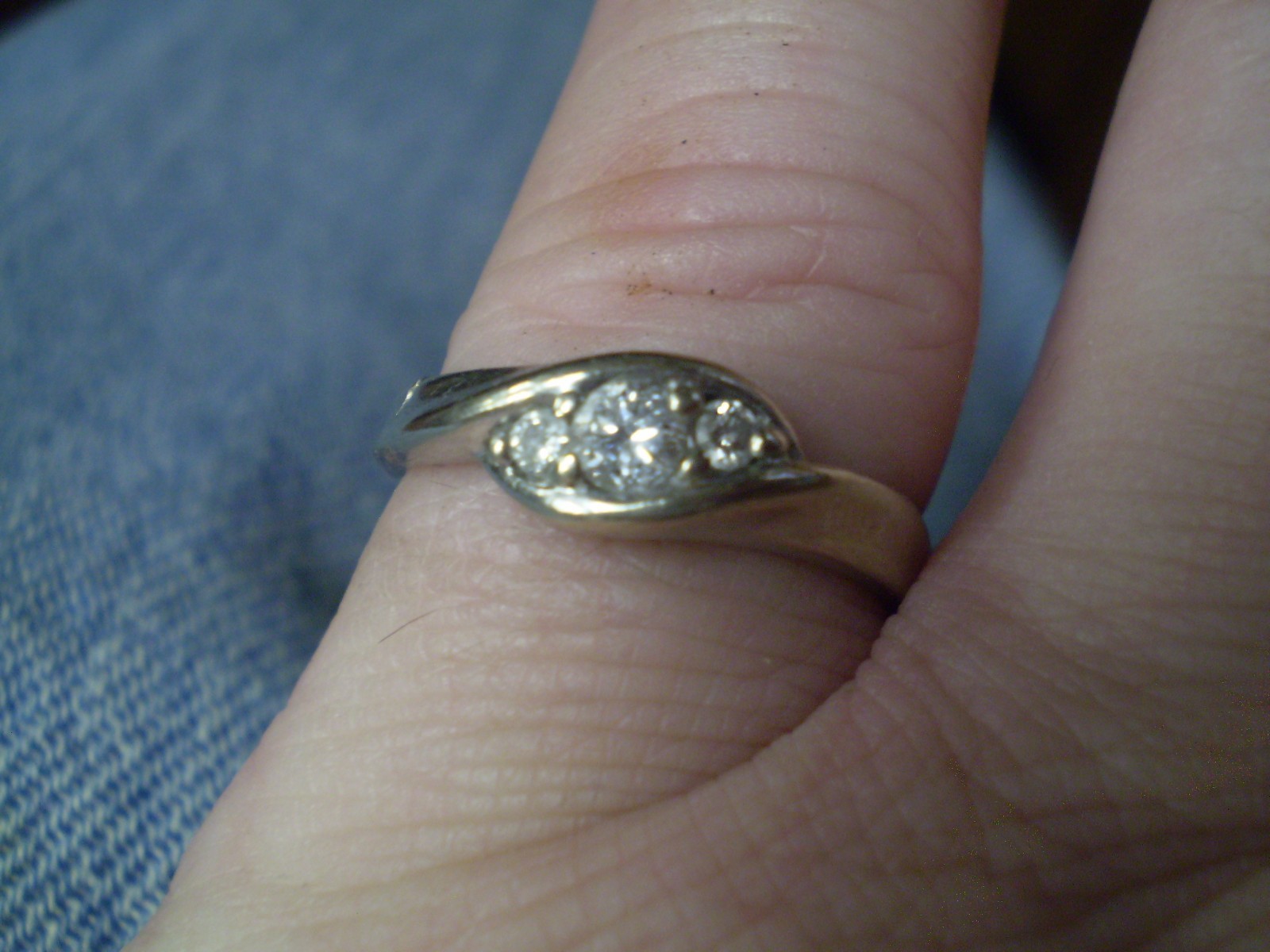 14K White Gold Ladies 3 Diamond Cluster Ring 3.2 Grams