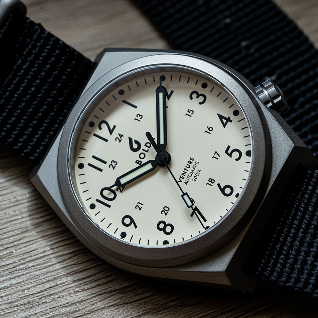 BOLDR VENTURE IVORY Automatico Titanio Bianco Tessuto Zaffiro Orologio Uomo