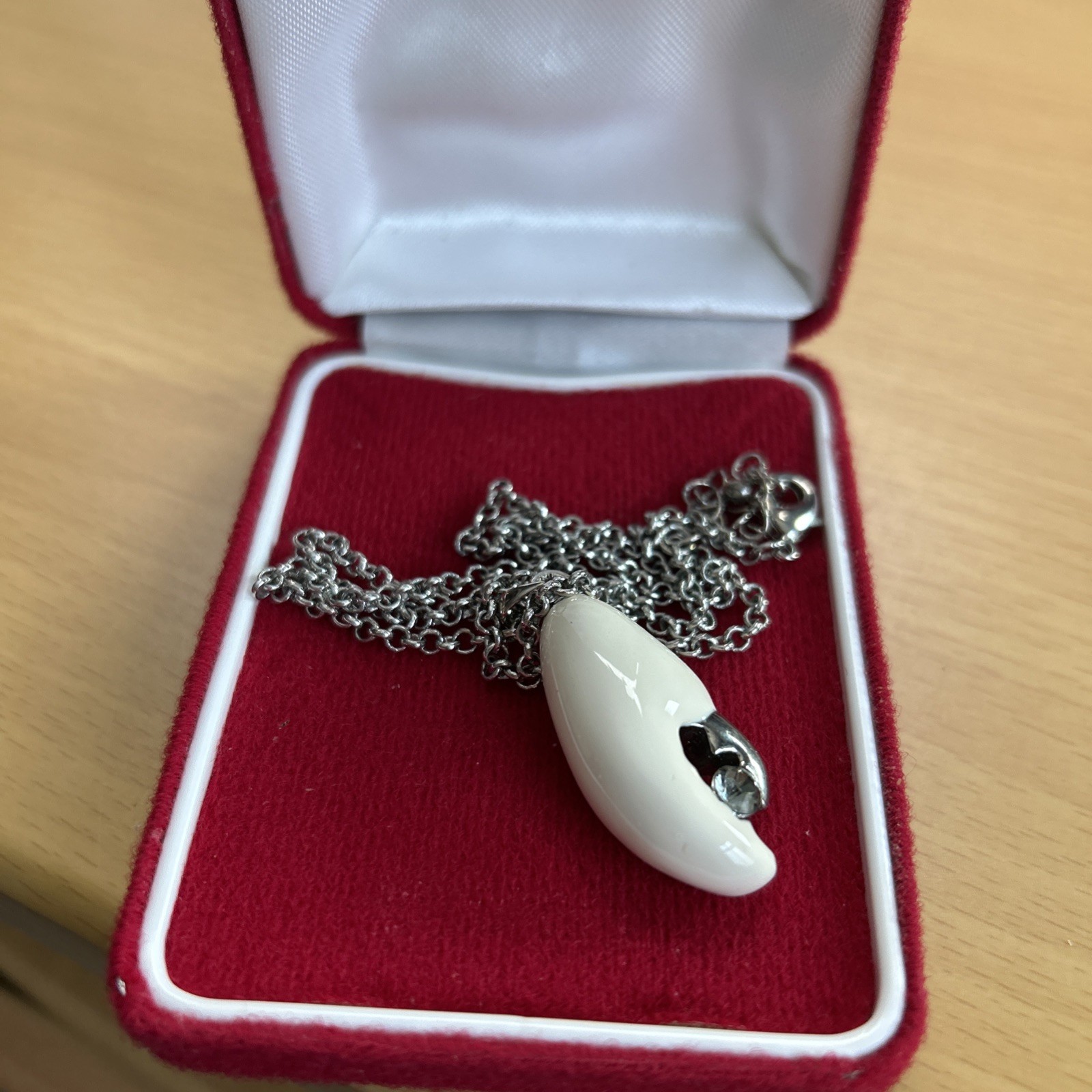 Stunning Vintage Enamel Claw / crystal Pendant 51 cm Chain / Quality item