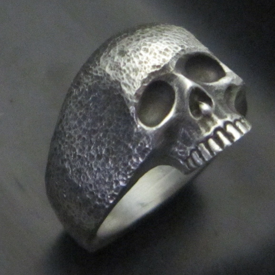 MJG STERLING SILVER KR SKULL RING. SZ 10. 18 GR. KEITH. STREET FINISH