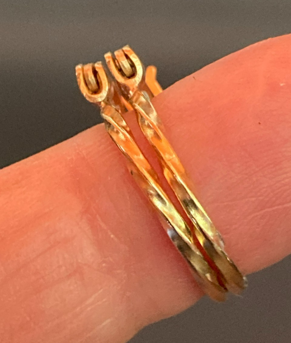 14k Yellow Gold Twisted 5/8 Inch Hoop Latch Back Earrings 1.5 grams